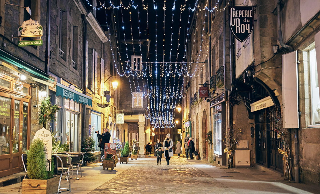 Ruelles illuminées de Dinan en Bretagne